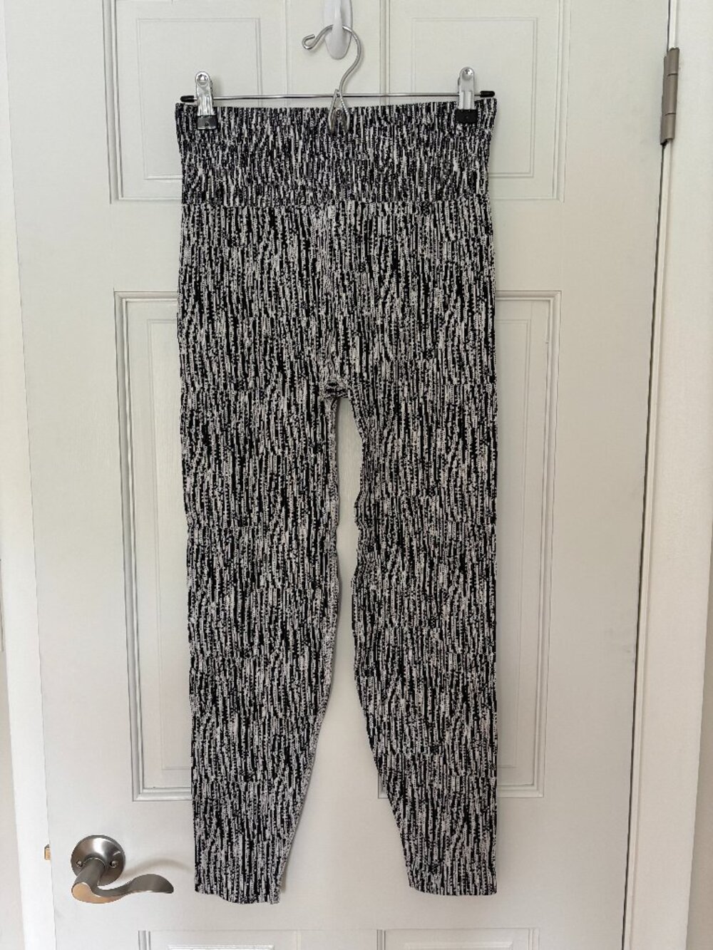 Athleta | Black and White Flurry Elemental Leggings